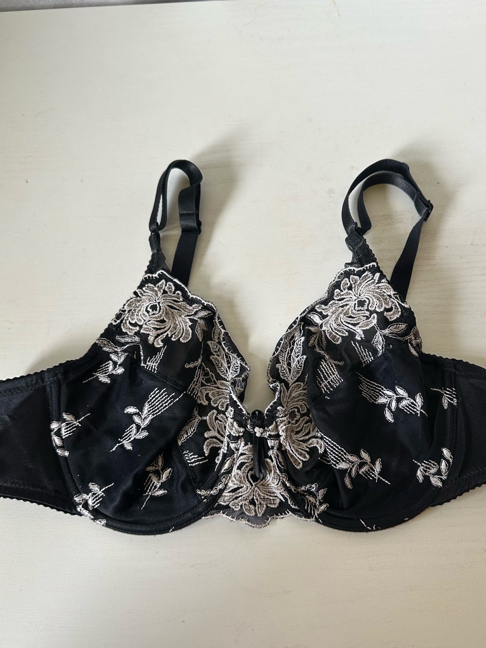 Wacoal Unlined Lacey Sheer Bra 85755 Floral Embroidery Underwire Black White